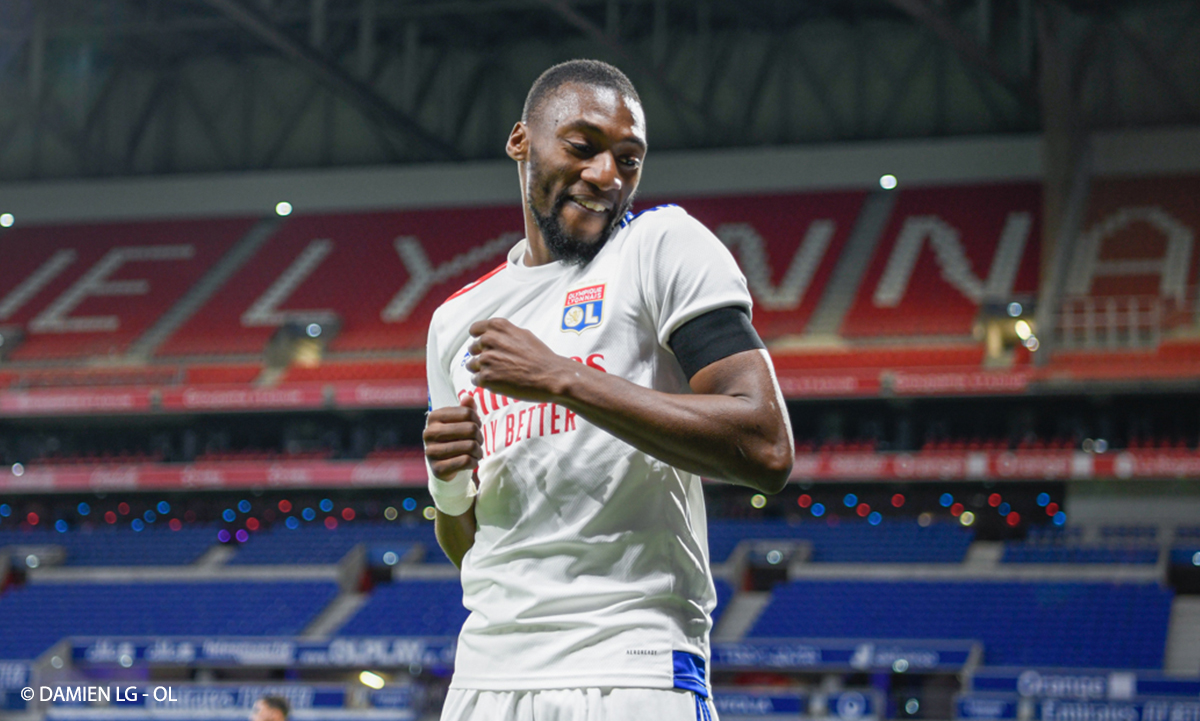 开云体育下载-关键时刻法甲传出新动向；里昂战术微调；管理层表态：气氛紧张；团队化学反应显著(法甲里昂前三)  第2张